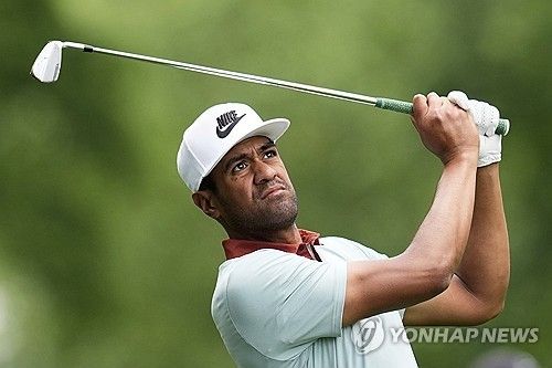 토니 피나우의 아이언 샷.