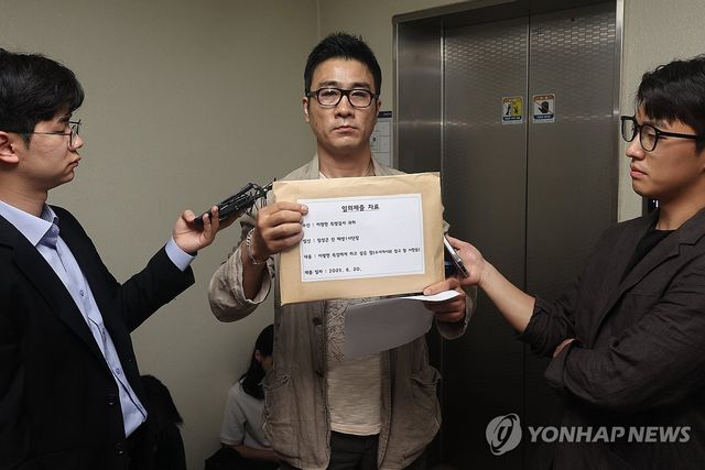 이명현 특검에 제출하려했던 자료 들어보이는 전 해병