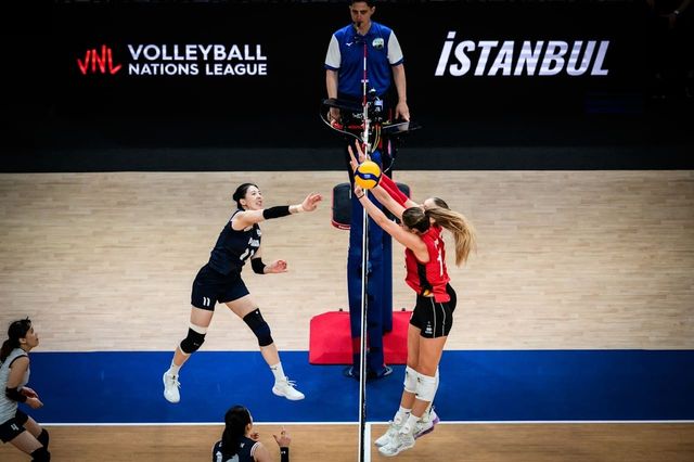 육서영(왼쪽)의 강타