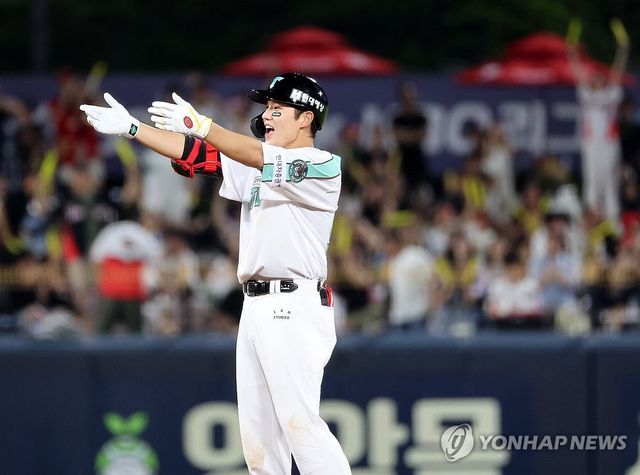 2루타 친 오선우