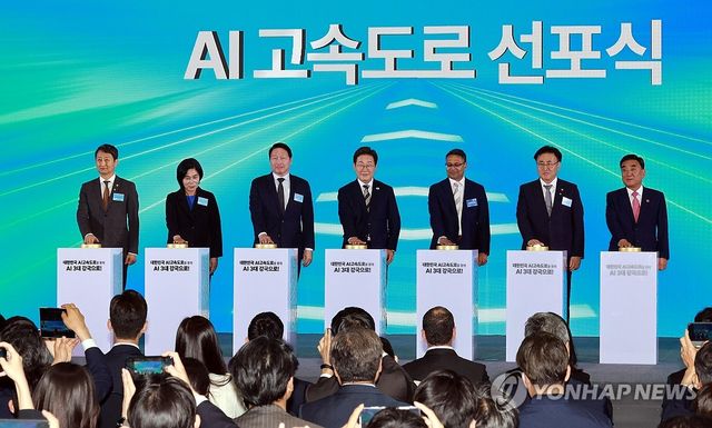 이재명 대통령, 울산 AI 데이터 센터 출범식 세리머니