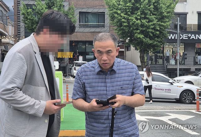 경찰 출석하는 명태균