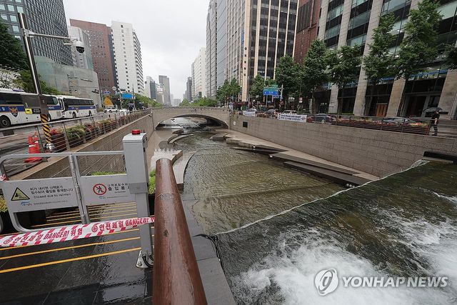 '서울 호우주의보' 청계천 출입 통제
