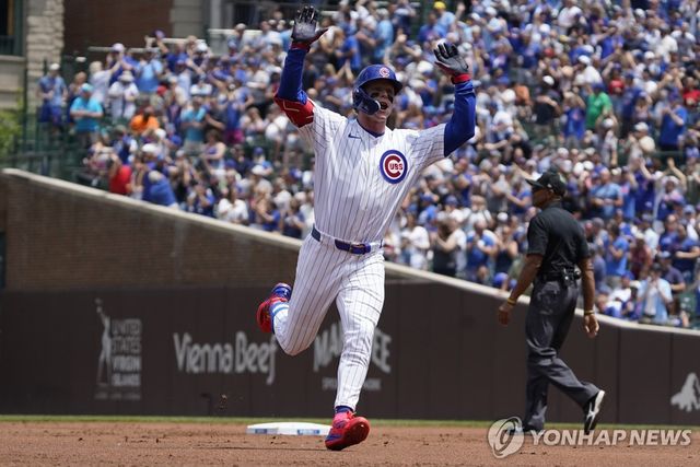 크로-암스트롱, 20홈런-20도루 달성