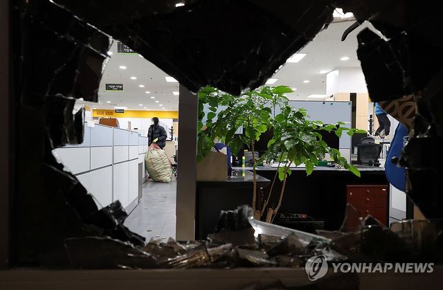 불법 폭력사태로 파손된 서부지법