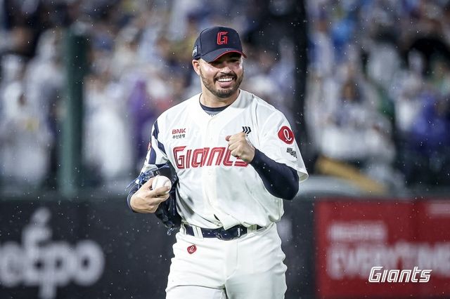 시즌 4승을 따낸 롯데 감보아