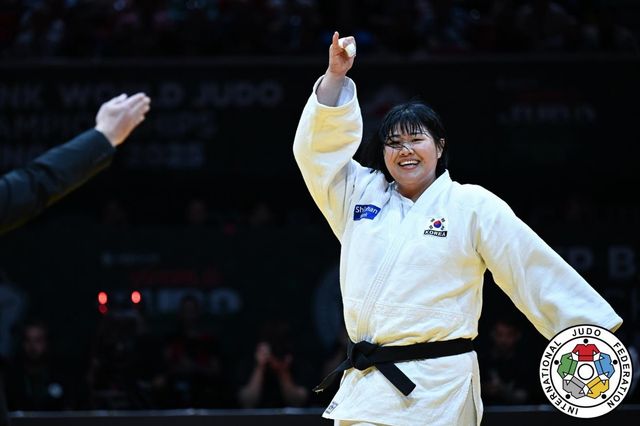 세계선수권대회에서 우승한 김하윤