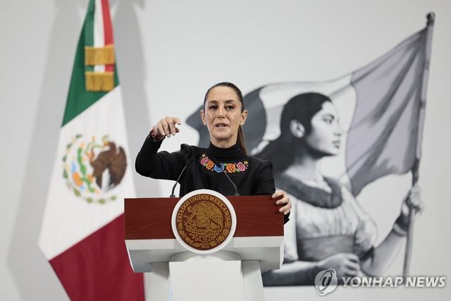  기자회견 하는 멕시코 대통령
