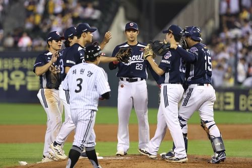 두산의 승리 세리머니