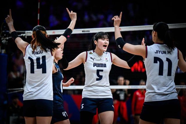 득점 후 기뻐하는 이주아(중앙 5번)