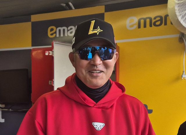 인터뷰하는 이숭용 SSG 랜더스 감독