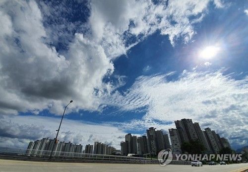 맑고 무더운 대전 하늘 