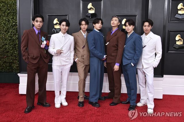 2022년 4월 미국 그래미 시상식에 참석한 방탄소년단 