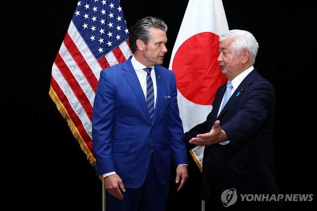 피트 헤그세스 미국 국방부 장관과 나카타니 겐 일본 방위상