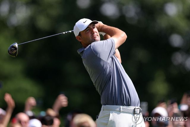 스코티 셰플러의 2라운드 경기 모습