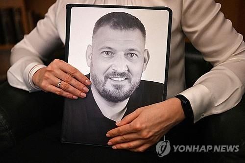석방된 벨라루스 야당 정치범 샤르헤이 치하노우스키 사진