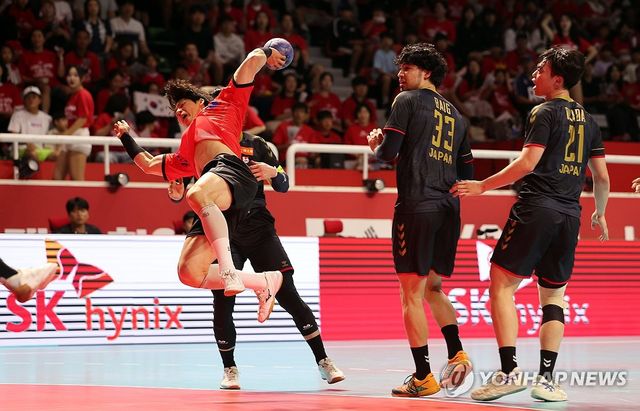 김태관 '들어가라'