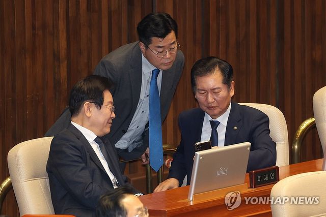 대화하는 민주당 지도부