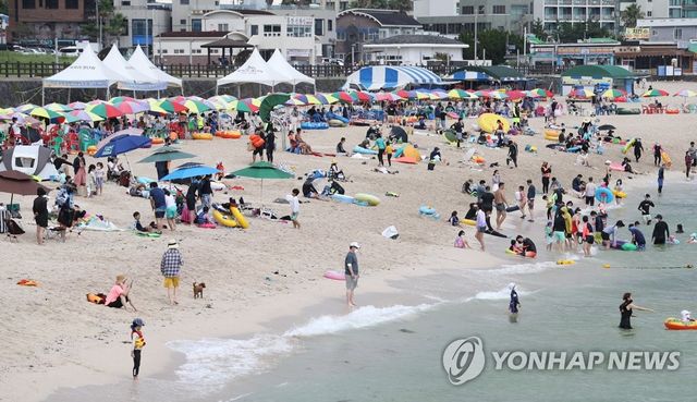 북적이는 곽지 해수욕장