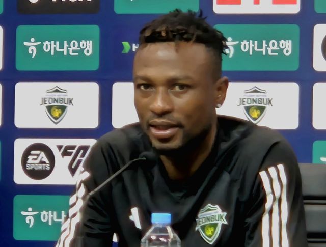 21일 서울과의 경기 마치고 인터뷰하는 전북의 츄마시