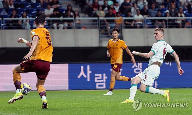 멀티 골 성공시키는 구텍