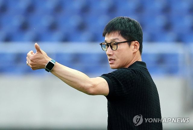 지시하는 이정효 감독