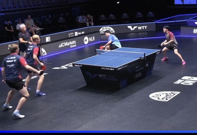 임종훈-안재현 조와 르브렁 형제의 남자복식 결승 경기 장면