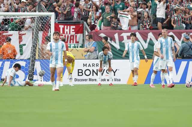 아쉬워하는 울산 HD 선수들