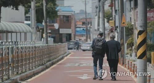 다큐 '어른 김장하'의 한 장면 