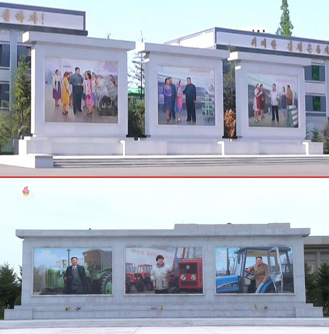 북한 김정은 모자이크 벽화, 김일성·김정일 사이에 설치