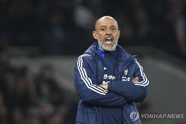 노팅엄 산투 감독