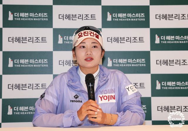 기자회견 하는 노승희.