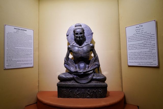 파키스탄 라호르 박물관의 석가모니 고행상