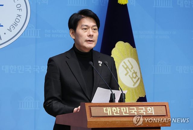 브리핑하는 한민수 대변인