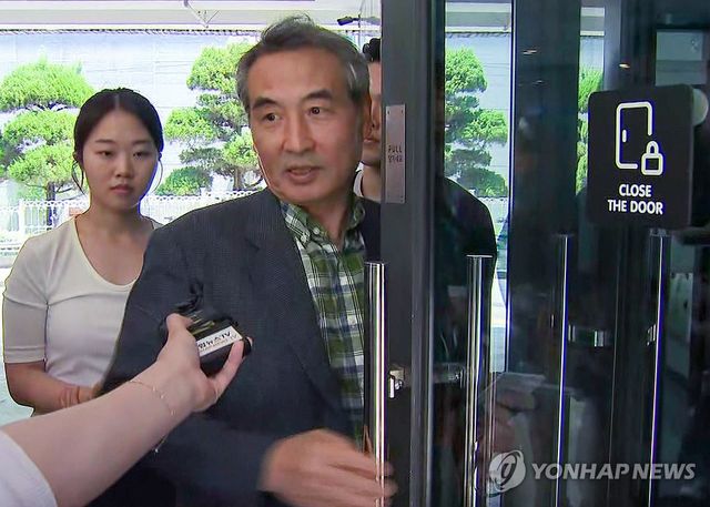 주말에도 출근한 민중기 특검