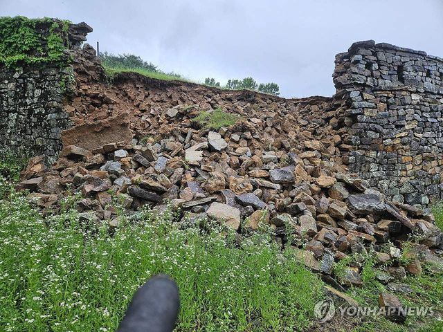 폭우에 무너진 고창읍성 서문 옹성