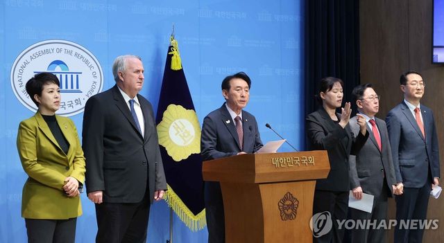 "나토 정상회의 불참은 잘못된 결정"