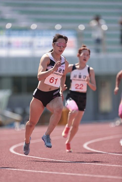 역주하는 김소은