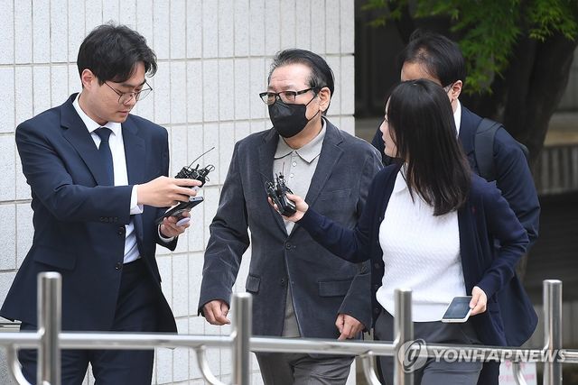 '건진법사' 전성배 씨 지방선거 공천헌금 의혹 공판 출석