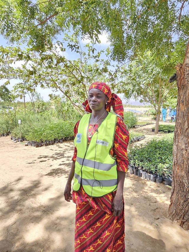 카메룬 미나와오 난민캠프의 묘목장에서 일하는 리디아 야쿠부(45) 씨
