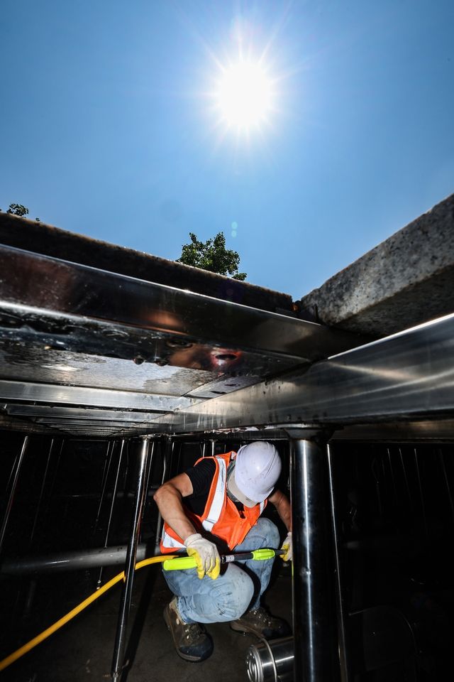 바닥분수 수조 청소