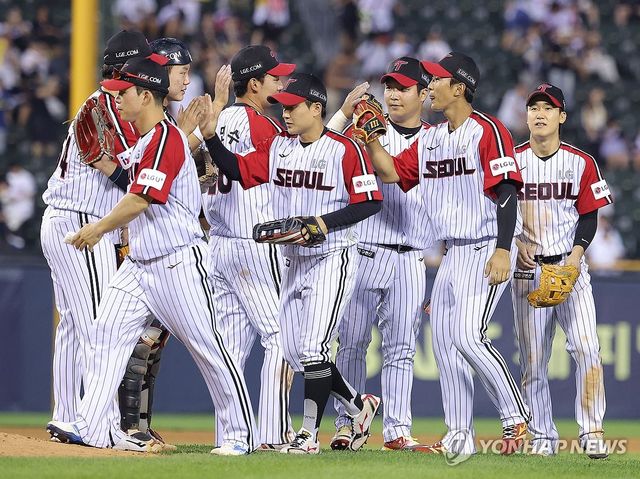 두산 상대로 대승 거둔 LG