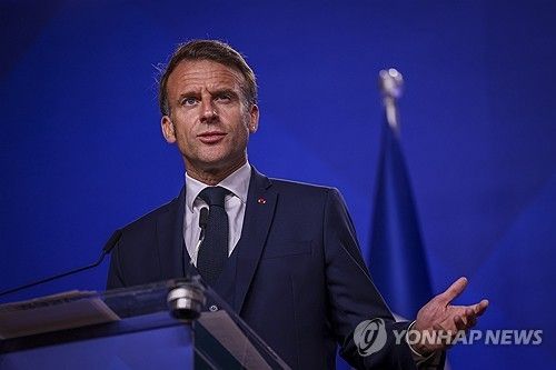 기자회견하는 마크롱 대통령