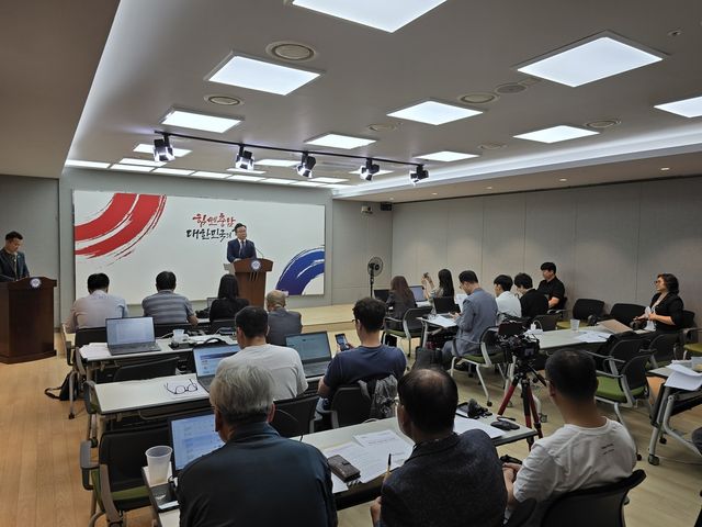 지천댐 브리핑하는 김영명 충남도 환경산림국장