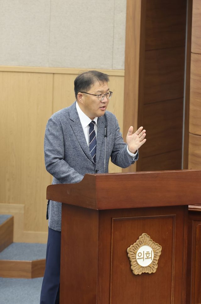 답변하는 장금용 창원시장 권한대행