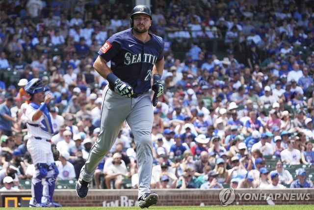 홈런 친 시애틀 매리너스 칼 롤리