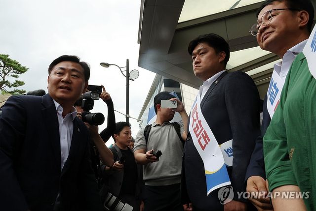 완주군의원들, '완주·전주 통합 결사반대'