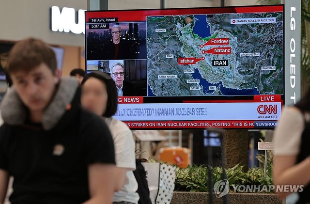 인천공항에 방송되는 미국의 이란 공습 관련 뉴스