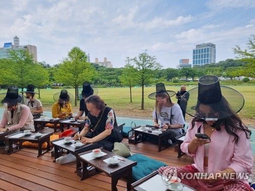 자연에 평상을 펴고