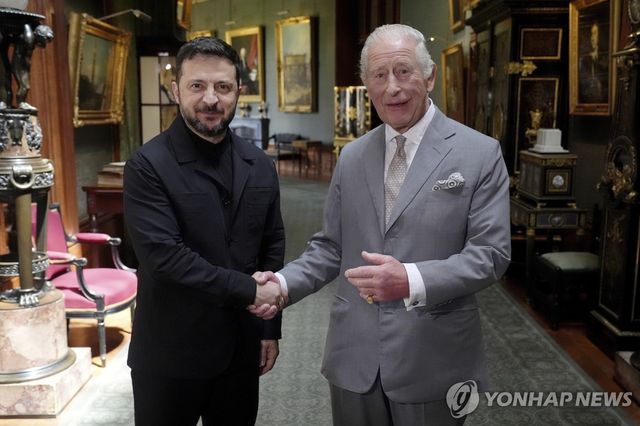 윈저성에서 찰스 3세 만난 젤렌스키 대통령